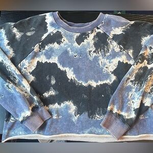 Joy Lab cropped marbled sweater, size large, blue